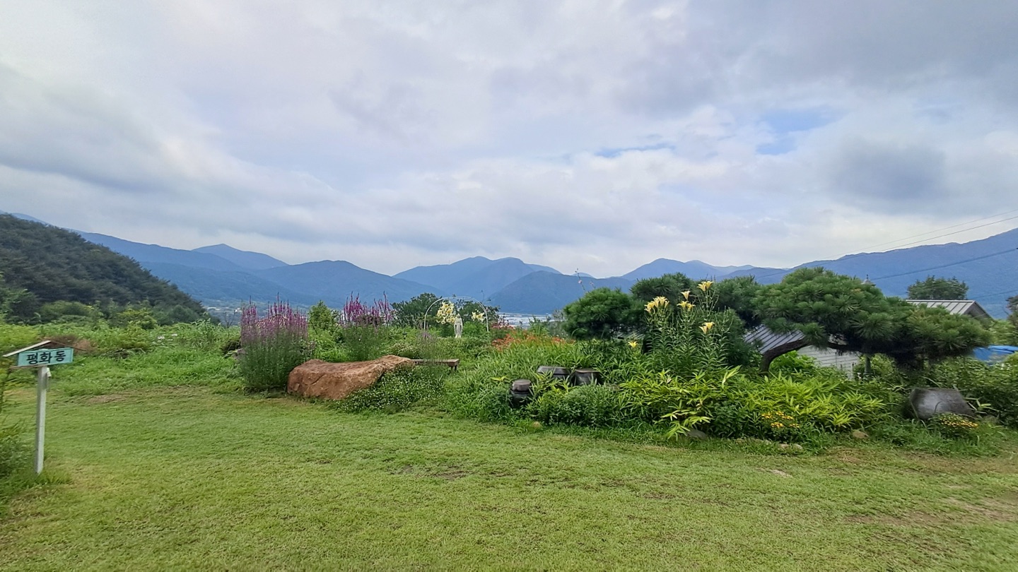리베하우스에서 보이는 지리산 풍경